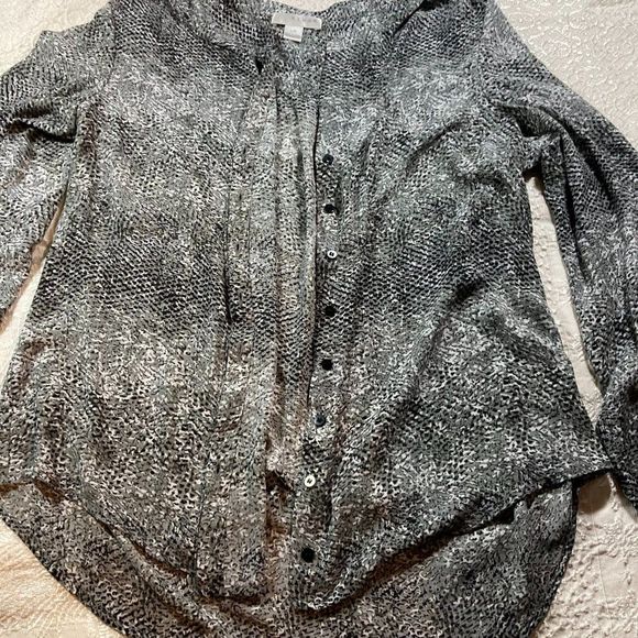 Kenar Womens Button up Blouse - Picture 2 of 5